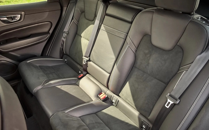 Volvo XC 60 cena 105800 przebieg: 181000, rok produkcji 2018 z Polanów małe 631
